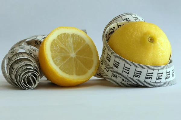 Lemon and measuring tape — Stock Photo, Image