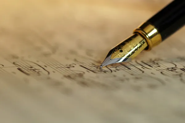 Листовая музыка и фонтанная ручка Стоковая Картинка