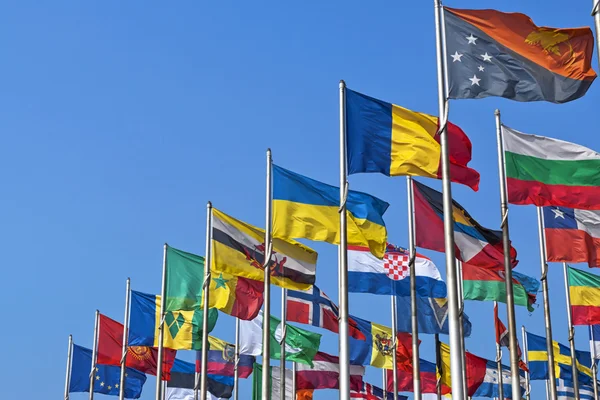 Bandeiras nacionais de diferentes países — Fotografia de Stock