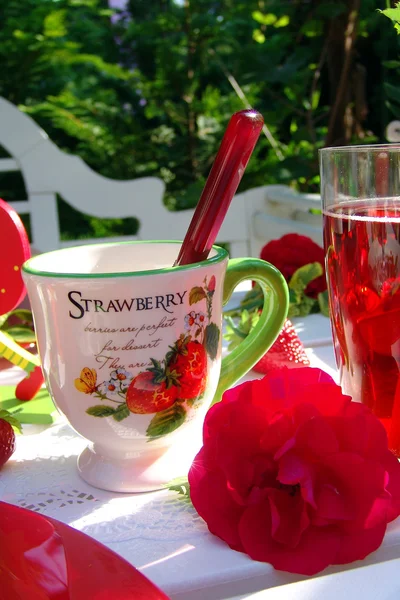 Tafeldecoratie met strawberrys. — Stockfoto