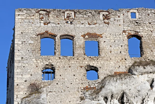 Mura rovinate del vecchio castello — Foto Stock