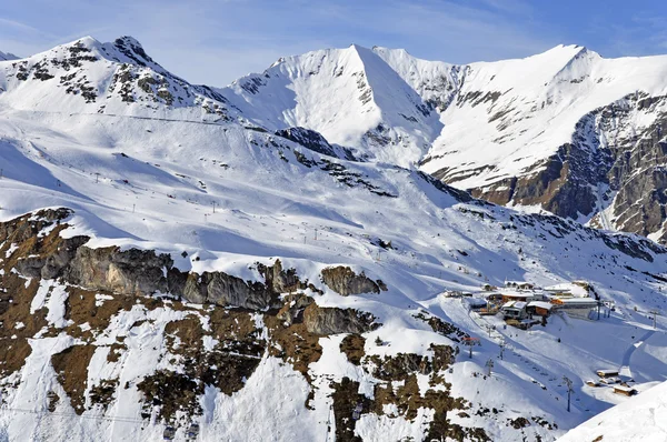 Лыжная станция рядом с ледником Хинтертукс — стоковое фото