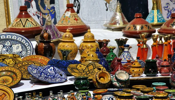 Traditionell marockansk keramik på marknaden — Stockfoto