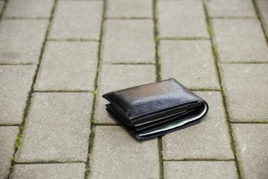 kayıp siyah cüzdan