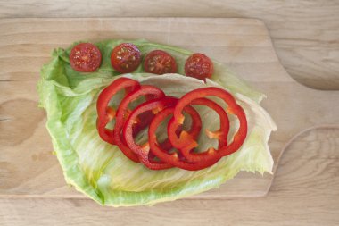 Kırmızı biber ve domates.