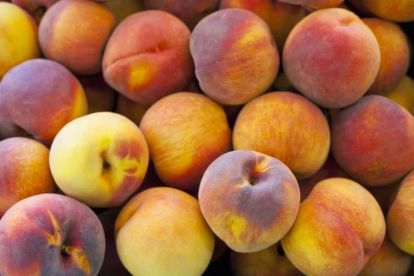 Frutas frescas de melocotón —  Fotos de Stock