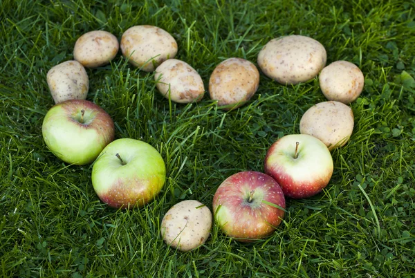 Serce ziemniaków i jabłek — Zdjęcie stockowe