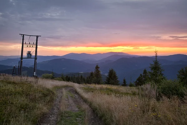 Vacker soluppgång i bergen — Stockfoto