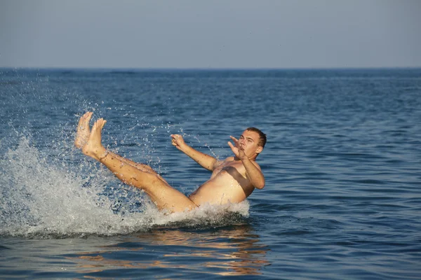 Man in een zee — Stockfoto