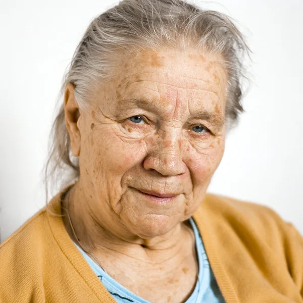 Retrato de mulher idosa feliz — Fotografia de Stock