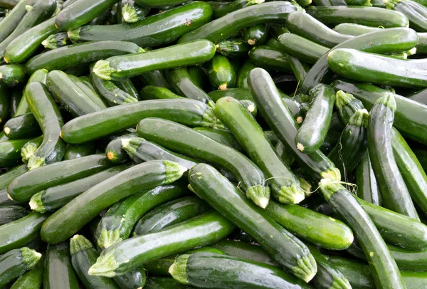 Zucchini at the farmer's market — Stock Photo, Image