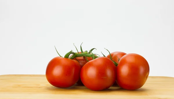 Taze asma olgunlaşmış domates — Stok fotoğraf