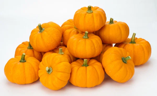 Dekorasyon için Güz pumpkins yığılmış — Stok fotoğraf