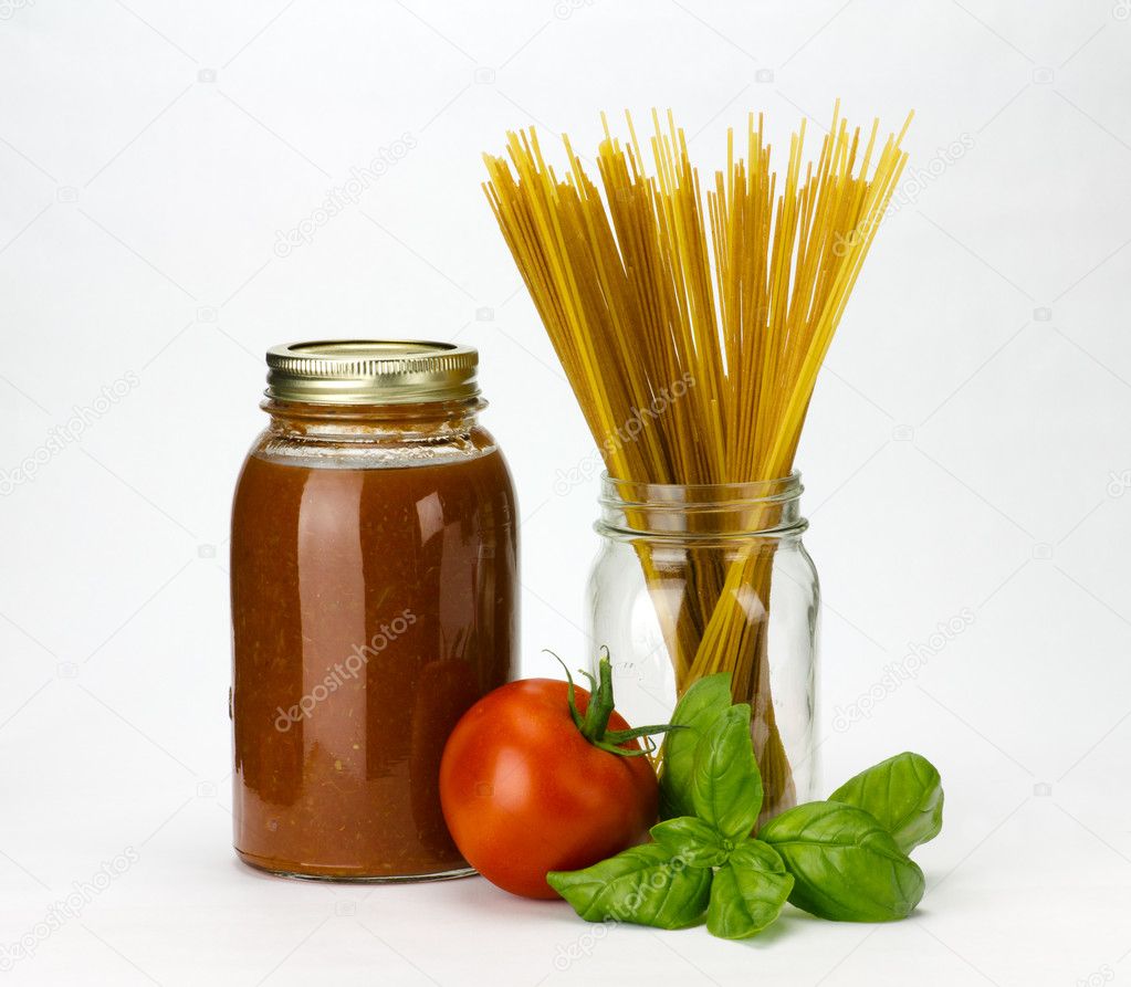 Pasta basil and tomato sauce