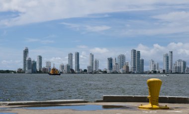 Cartagena konteyner liman manzarası