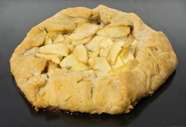 Tartă de mere proaspăt coapte sau plăcintă — Fotografie, imagine de stoc