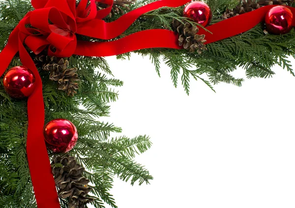 Decoratieve rand met kegels ornamenten rode strik — Stockfoto