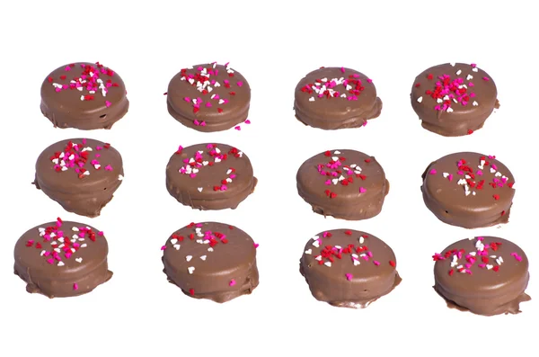 Twaalf chocolade koekjes met hart hagelslag — Stockfoto
