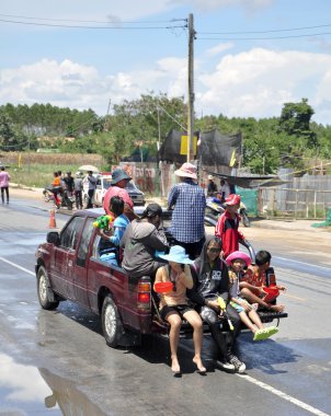 songkarn Tayland yeni yıl, her yıl Nisan tarihinde yaz sezonu için geri su sıçramasına ve aile için hak