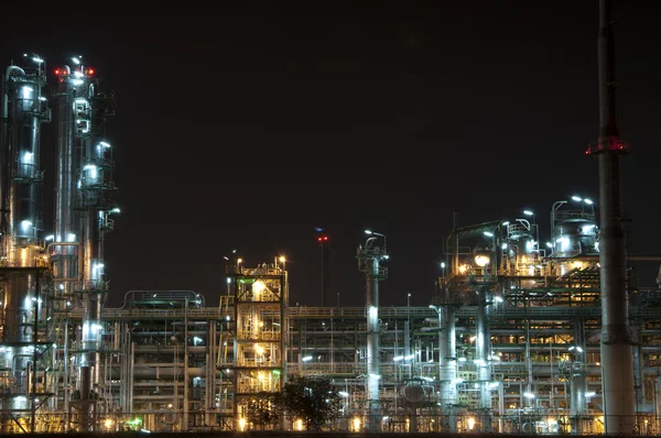 Scena nocy zakładów chemicznych — Zdjęcie stockowe