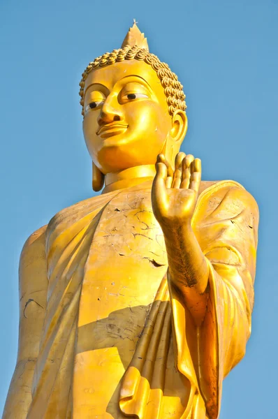 Grande estátua de Buda stand — Fotografia de Stock
