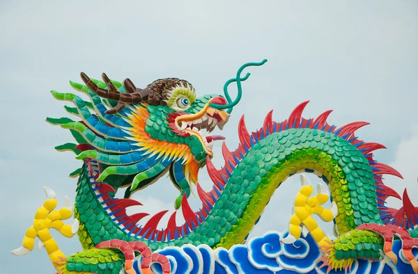 Barevné čínské dračí sochy — Stock fotografie