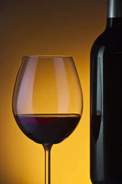 Verres à vin et bouteille — Photo