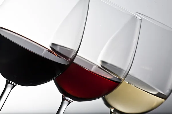 Bicchieri di vino e bottiglia — Foto Stock