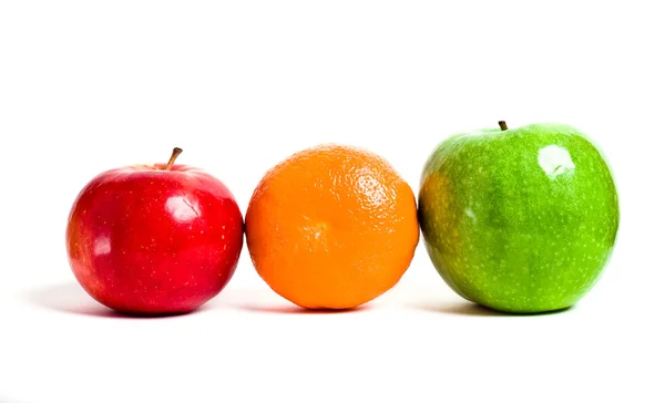 Maçãs laranja, vermelha e verde — Fotografia de Stock