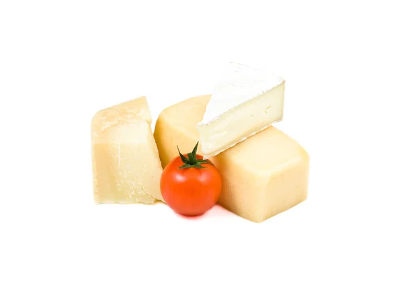 Trois types de fromage et tomate cerise — Photo