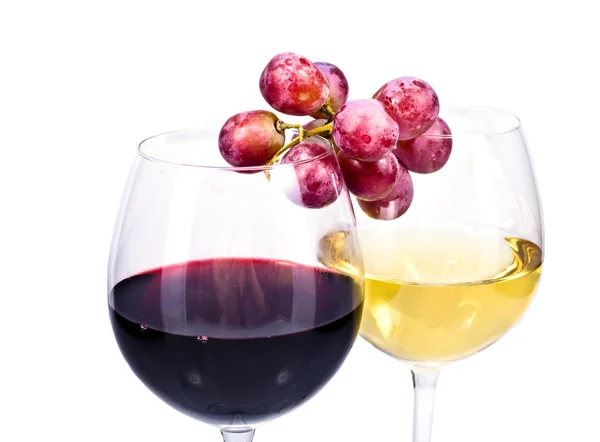 Pair of wine glasses with red and white wine and grapes — Stock Photo, Image