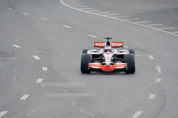 Fórmula 1 coche McLaren Mercedes en pista de carreras Imagen de archivo