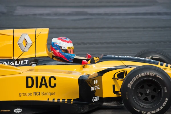 Vitaly Petrov el piloto de un equipo Renault en la cabina del bolide Fotos de stock libres de derechos