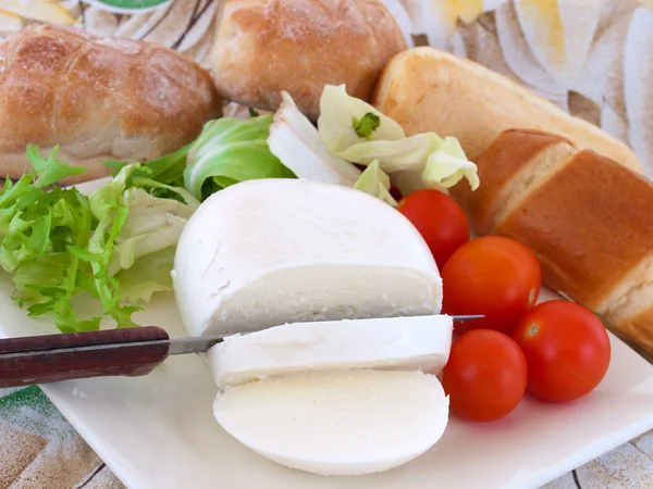 Chléb a neapolské sýr — Stock fotografie