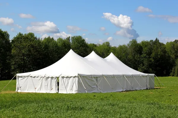 Большая свадебная палатка — стоковое фото