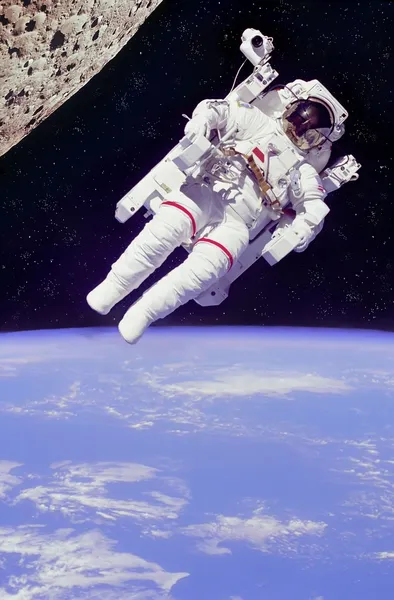 Astronauta a flutuar no espaço — Fotografia de Stock