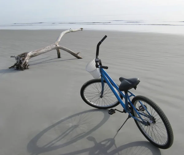 Rower na plaży — Zdjęcie stockowe