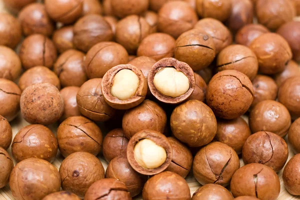 Macadamia орехи текстуры фона — стоковое фото