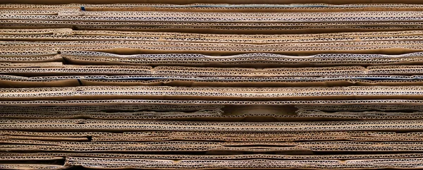 Cartone di corruga impilato — Foto Stock