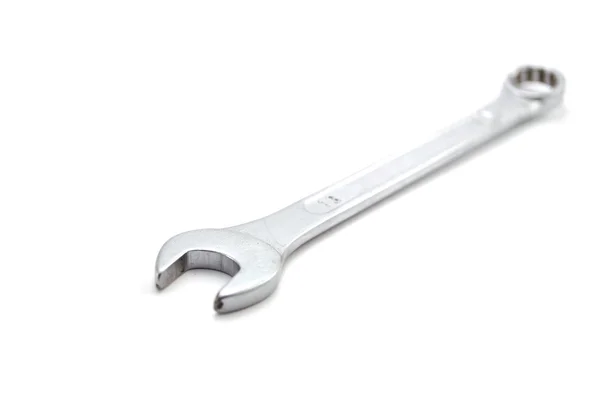 Chave de aço simples ou chave inglesa Close Up. Isolado em branco . — Fotografia de Stock