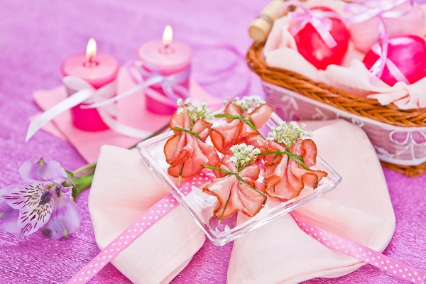 Decorated piece of ham on the table — Stock Photo, Image