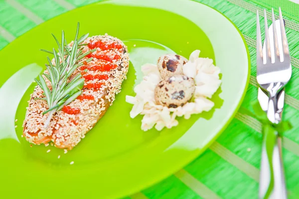 Fish with sesame on a green plate — Stock Photo, Image