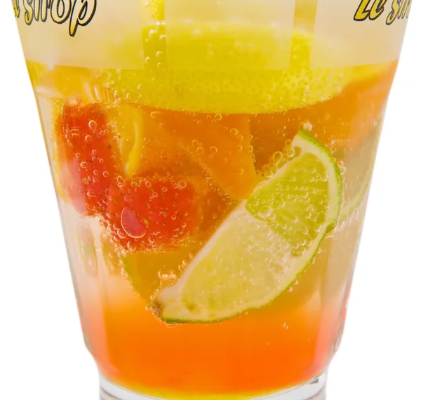 A delicious refreshing cocktail with slices of orange, strawberr — Stock Photo, Image
