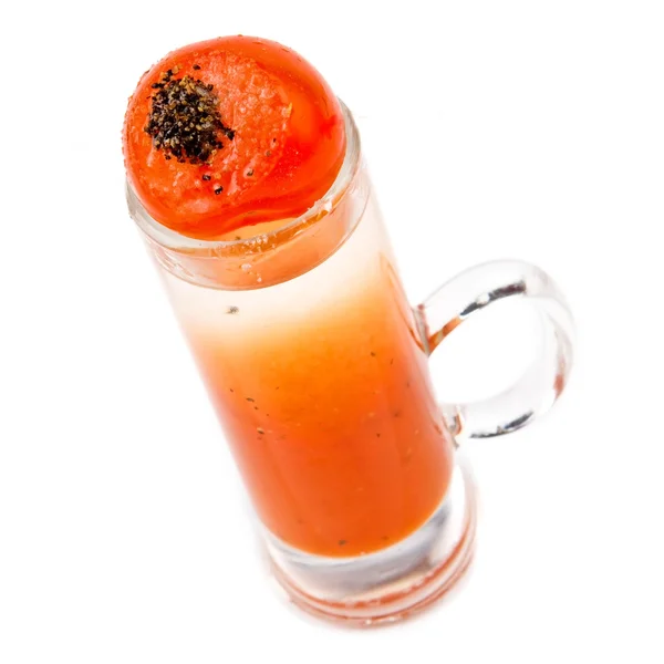 Un delizioso shot con pomodoro ciliegia e pepe in cima — Foto Stock