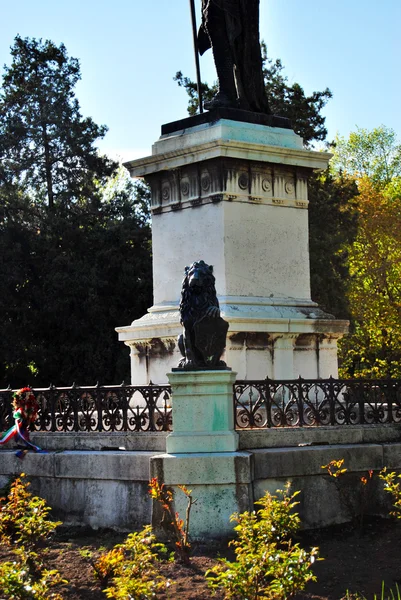 Statue lion en bronze — Photo