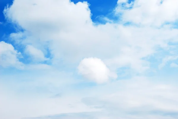 Herten blauwe lucht en de wolken — Stockfoto