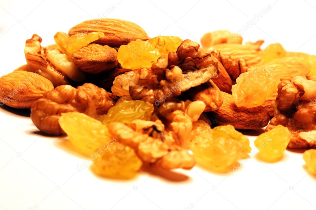 Almond, golden raisins & walnut