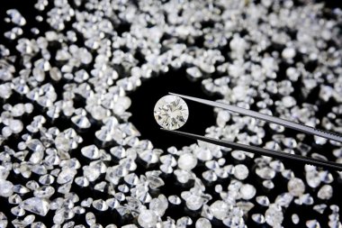 Diamond In Tweezers clipart