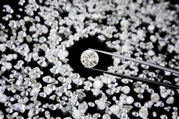 Diamant v pinzety Royalty Free Stock Obrázky