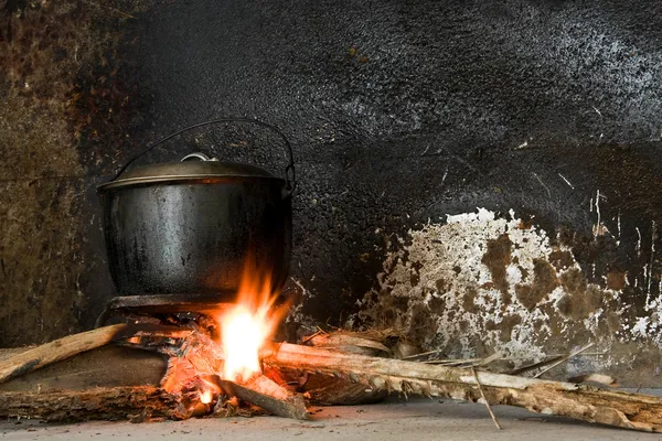 Hrnec na vaření na otevřeném ohni Royalty Free Stock Obrázky
